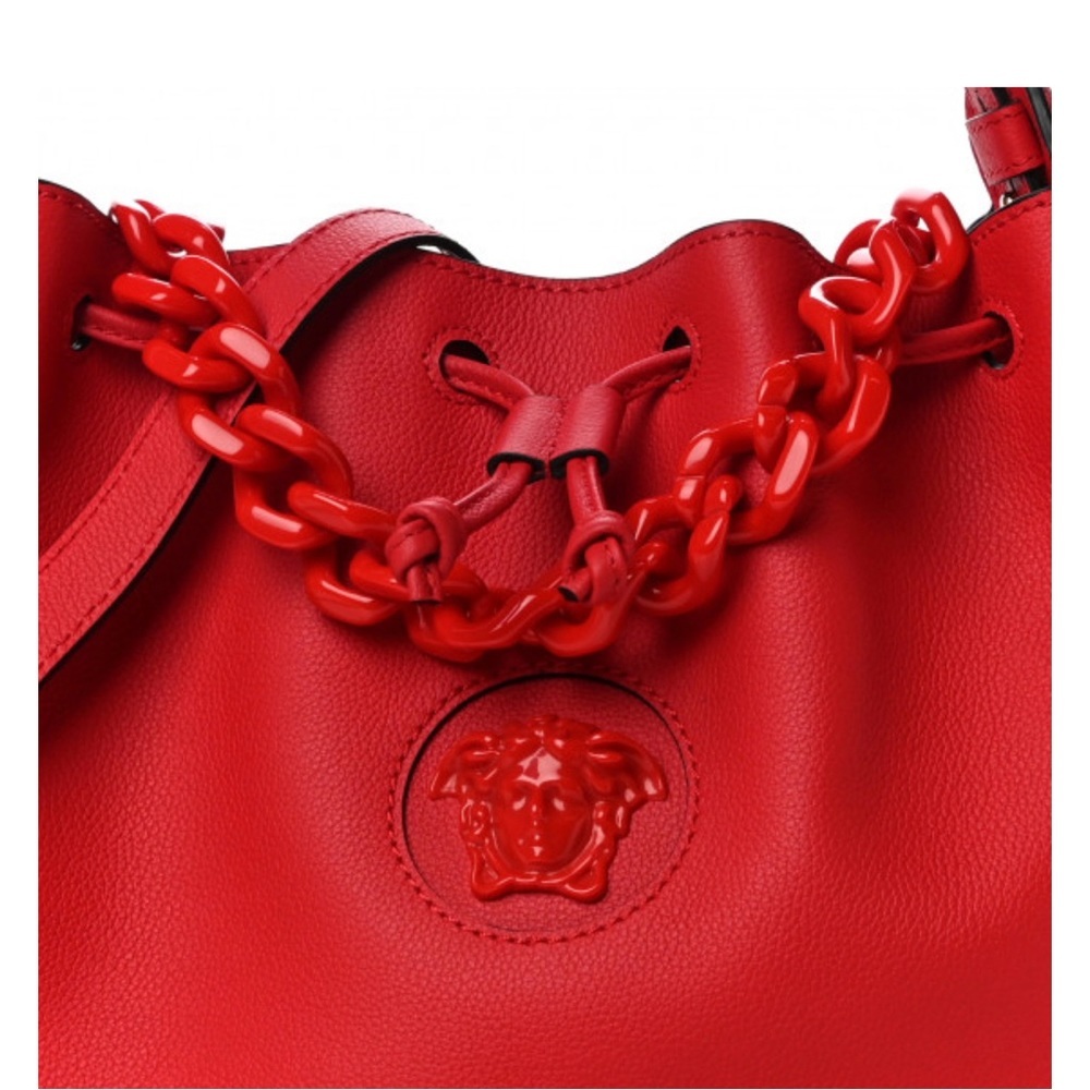 VERSACE
Grained Calfskin La Medusa Bucket
Bag Red
Bag - Picture 11 of 17